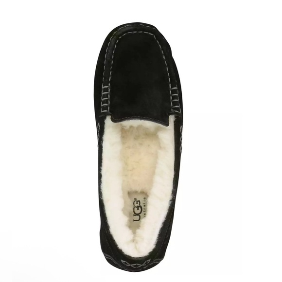 UGG Shoes - UGG NWOT Black suede Moccasins with Cream Lining women’s size 9